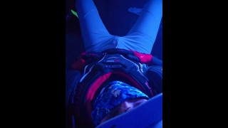 カップバルジとショルダーパッド-フルギアでエッジを見てください