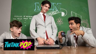 TWINKPOP-ハングTwinks Joey MillsとJake Prestonオルガスム大学の冒険に乗り出します