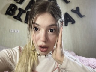 ОЧЕНЬ ГУБАСТАЯ ШКОЛЬНИЦА Отсасывает Хуй В Свой День Рождения - Hornyxxxporn