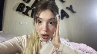 ОЧЕНЬ ГУБАСТАЯ ШКОЛЬНИЦА Отсасывает Хуй В Свой День Рождения - hornyxxxporn