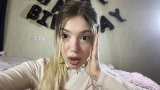 ОЧЕНЬ ГУБАСТАЯ ШКОЛЬНИЦА Отсасывает Хуй В Свой День Рождения - hornyxxxporn