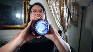 Dominatrix Mara Demos nové mužské masturbační hračky od CyberSkin [odkaz níže]