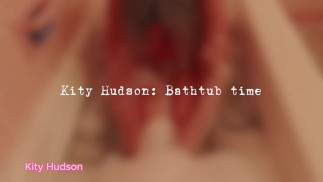 Kity Hudson Bathtub Time Mature pussy fingering