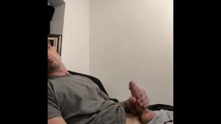 私の初めてのオナニー巨大なコックからの巨大な負荷