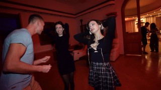 Swingers Club Party - hardcore sex s nadrženou brunetkou Katty West