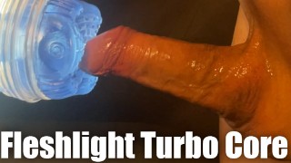Un Japonais jouit avec Fleshlight Turbo Core