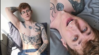 Lindo twink bordea la polla sin cortar antes de auto-facial
