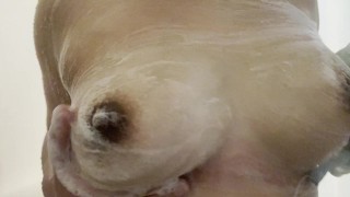 シャワーで石鹸のおっぱいで遊ぶ