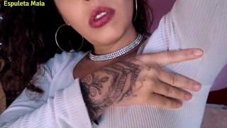 applying cream to the armpits - Espuleta Maia - modelo brasileira