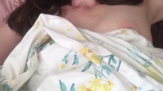 Pokazała swoje, kiedy obudziła się #BoobFetish