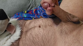 Chlupatý Eunuch @AngryBarks dostane tvrdé, tře si penis a prázdný pytel, dokud nevystřelí neplodné sperma 💦