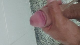 Ganhe dinheiro batendo punheta debaixo do chuveiro e gozando gostoso!