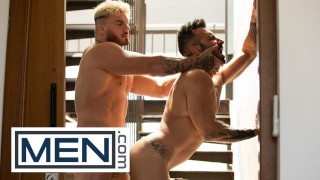 MEN - William Seed masse sa bite pendant que Johnny Viper regarde et se fait défoncer