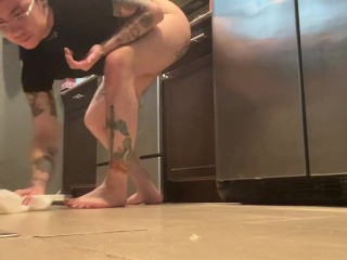 Desperately Peeing my Pants while Cooking