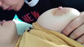 Sexo matinal, eu a acordo para chupar seus peitos, enfiar nela e fazer seu orgasmo.