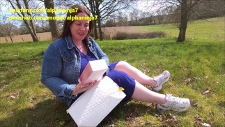 MILF bawi się w Park New Honey Play Box tempie