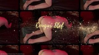 Die versaute Hotwife liebt es, mit ihrem Analhaken zu spielen