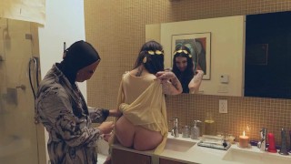 Lily Thot se projevuje na toaletním Goddess pro drsné anální hrátky