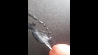 Super zblízka Cumshot . Hodně cum, hodně spermií. Velké zatížení.
