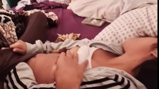 Une locataire colombienne me laisse entrer dans sa chambre