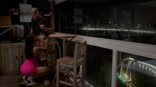 Uma taça de bebida acabou em muito sexo gostoso na sacada 😮‍💨🤤