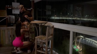 Uma taça de bebida acabou em muito sexo gostoso na sacada 😮‍💨🤤