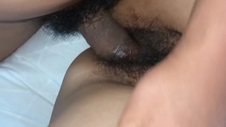Mostrando el coño a extraño EN UN HOTEL - LATINA SABROSA