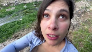 Aly Novaは、吐き気フェラとお尻から口へのアナルセックスで夏を始めます。