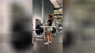 18yo Squirting Virgin : La chatte jaillit pendant une baise hardcore