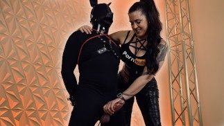Langzame handjob en post-orgasme spelen van Femdom Mistress Dominatrix