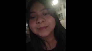 Le ofrezco sexo oral a un desconocido en el parque hasta que se corre en mi boca.