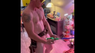 Operaio edile sexy zenzero goditi la tua trappola per gatti tascabile a pranzo.  Rossa in forma con un grosso cazzo sborrata