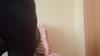 Aanbid en lik voeten in zwarte panty's