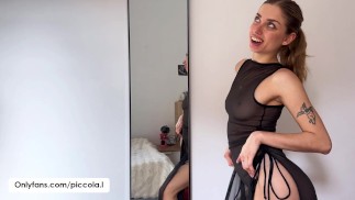 Nude experimente transportar vestido transparente com Sexy Blonde Lissa Piccola
