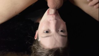 ПОДРУГА ВСЯ В СЛЮНЯХ От Засовывания Члена В Горло - hornyxxxporn
