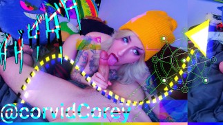 Wytatuowany Blonde Beauty w żółtej czapce zdmuchuje mnie! Multi-Cum HD obciąganie"