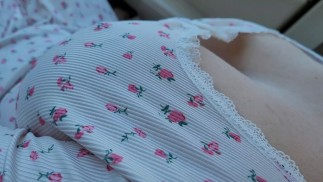 Koleżanka z klasy z dużymi robi się niegrzeczna w samochodzie