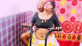 Propriétaire baise sexy saree maid.telugu dirty talks.