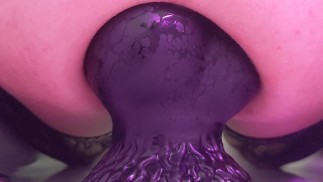 Bardzo blisko analne ujeżdżanie dużego dildo, mój nasmarowany tyłek jest śliski i pierdzi
