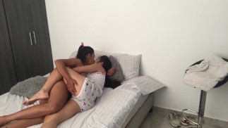 filles chaudes se baisent jusqu’à ce qu’elles jouissent