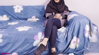 secretaryاگه با کارمندای شرکت خوب کنار بیای اینجا بهت خوش میگذره منم سفارشتو میکنم. داستانی مکالمه