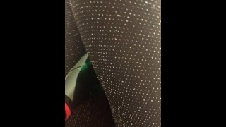 Plastic fles Crush tussen dijen | Daniella's giantess rollenspel clip