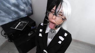 Ragazza anime sbava attraverso il bavaglio aperto e viene e riceve un litro di sperma in faccia con