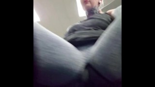 Cameltoe workout in de sportschool in strakke legging
