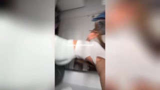 Групповуха с мускулистой девушкой: спортсмены долбят киску 18-летней спортсменки