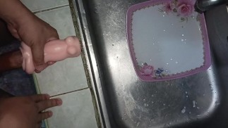Mag jakol na lang kasi ayaw magpabembang ni Misis.
