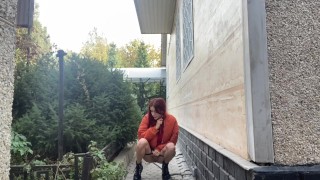 Comment une étudiante rousse fait pipi tous les jours