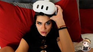 Minha irmã passo desliza meu pau assistindo VR - Delilah Dagger