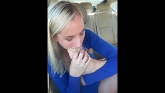 Chupando meus dedos do pé no carro 🚗