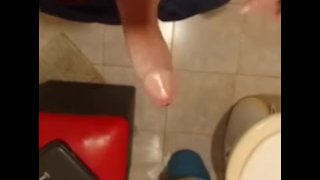 A chico la da verguenza mostrar su polla sin cortar
